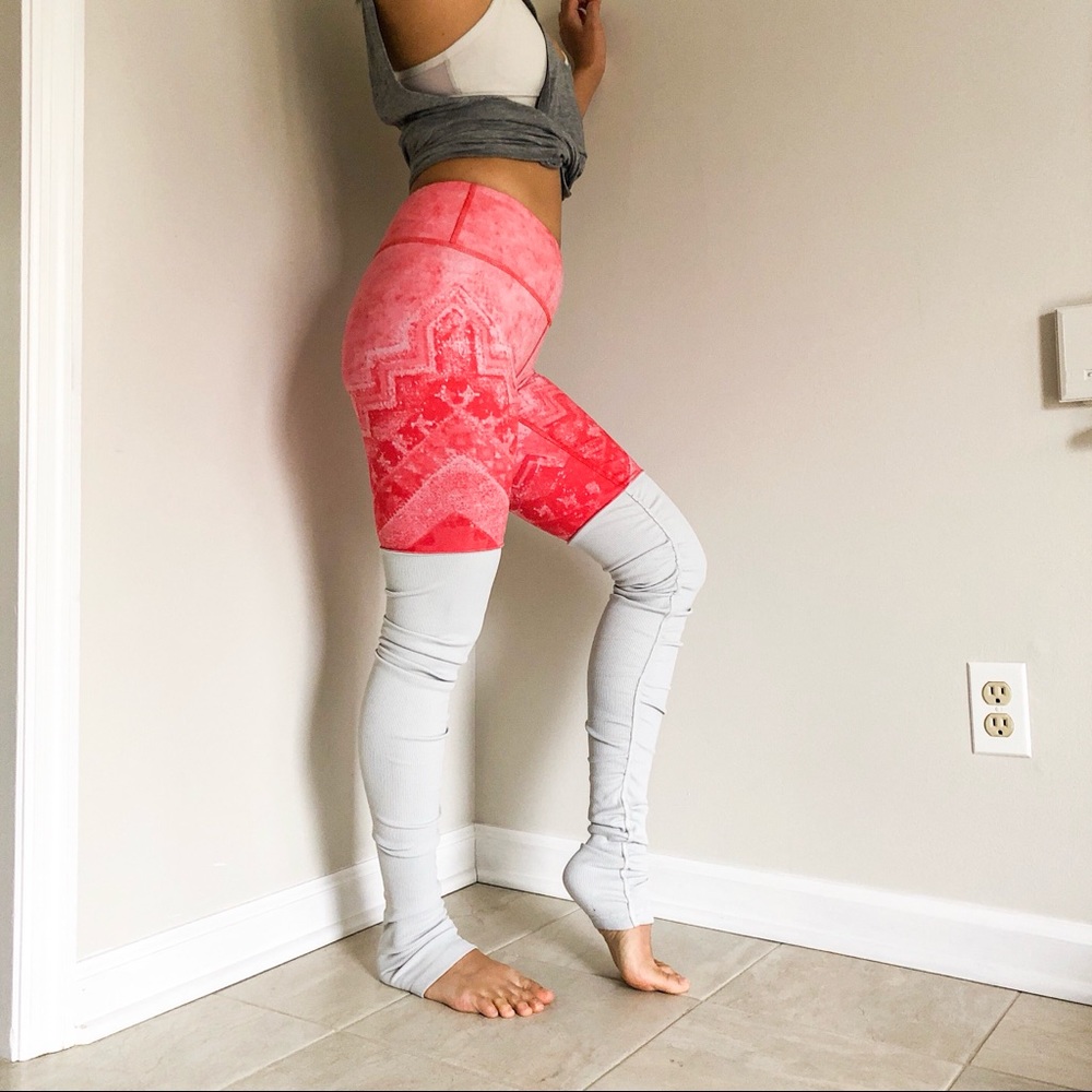 Alo yoga goddess leggings with coral pink print XS